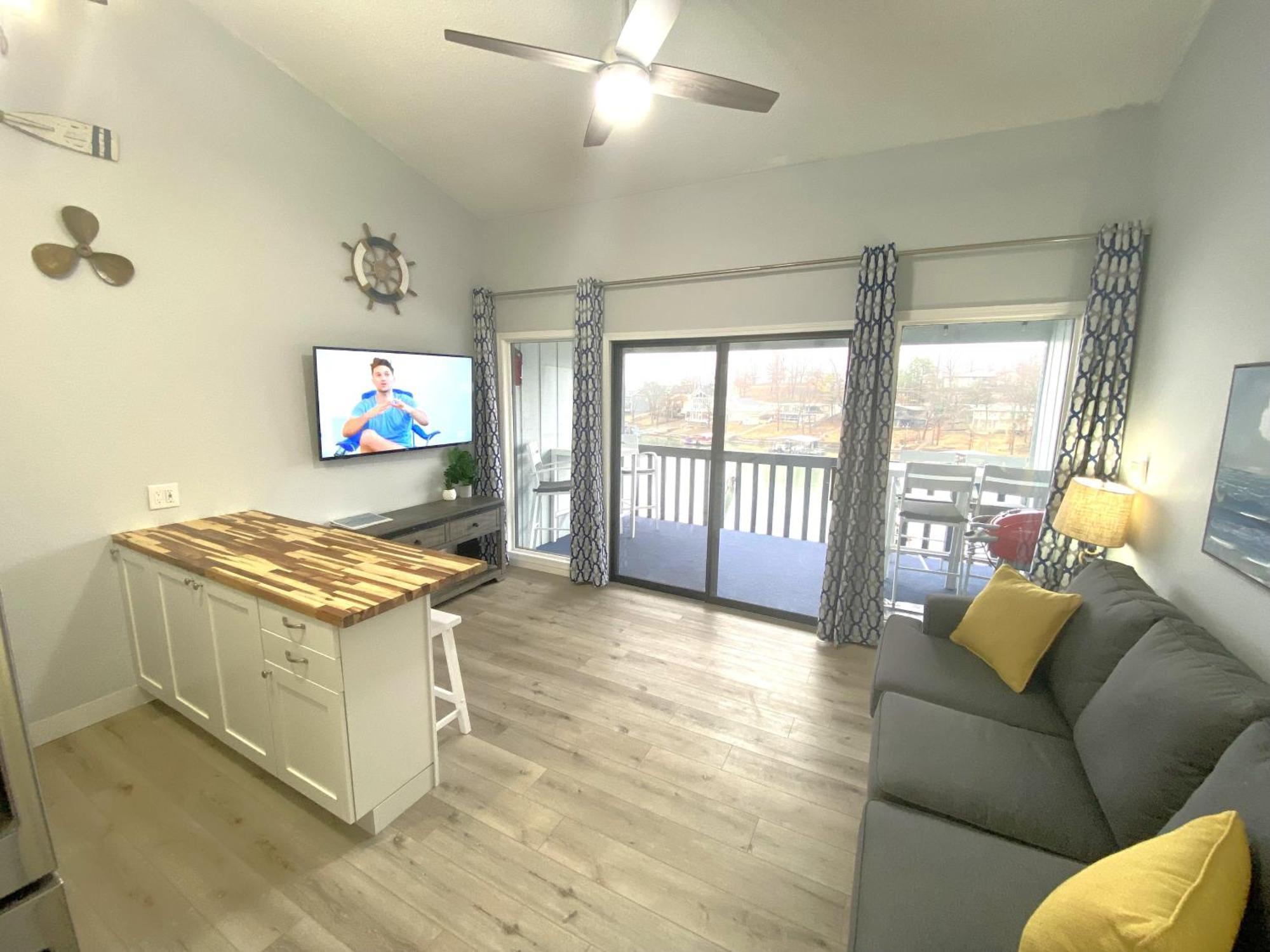 B Lakefront! Remodeled, Boat Slip, Patio Views, Pool, Boat Ramp, Wifi Osage Beach Zewnętrze zdjęcie